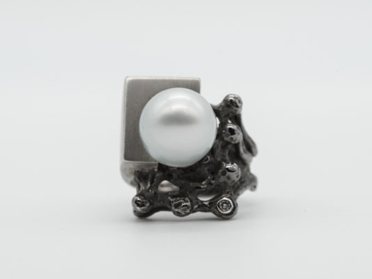 Anello oro bianco 18 kt. con perla Australiana