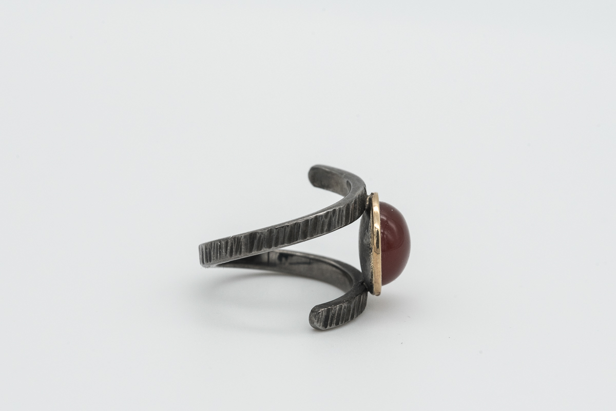 Anello in argento, oro e Corniola - immagine 2